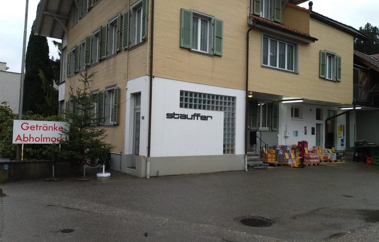 Ausbau des Getränkeabholmarktes für Privatpersonen.